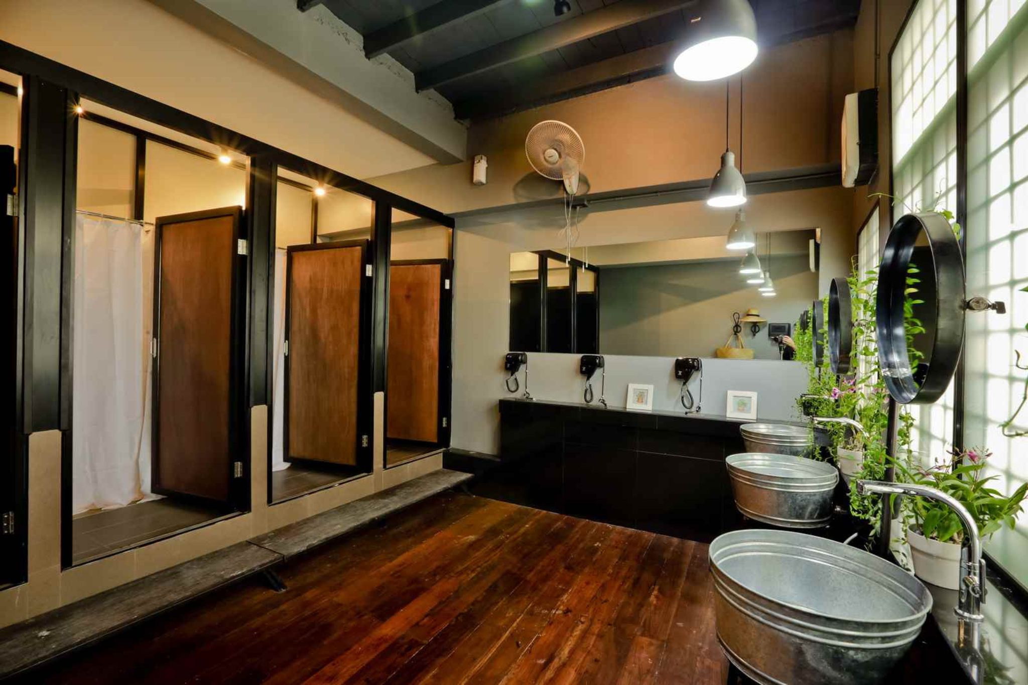 5 Lưu ý quan trọng khi thiết kế toilet và phòng tắm dùng chung trong hostel